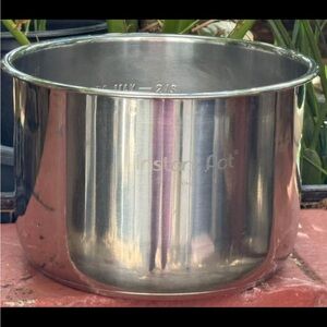 Instant Pot 6 quart Stainless Steel Inner pot. Excellent condition!
